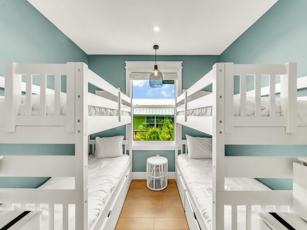 Bradenton Beach Luxury Vacation Pool Home Five Bedrooms