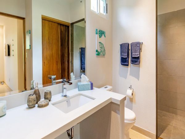 Gorgeous 3 Bedroom Home with Pool Near Beach