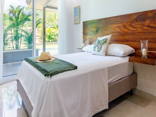 Gorgeous 3 Bedroom Home with Pool Near Beach