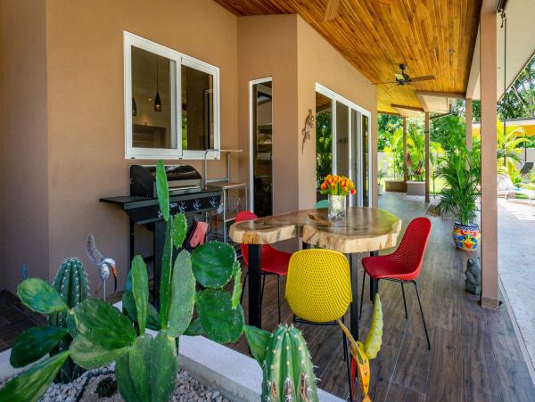 Gorgeous 3 Bedroom Home with Pool Near Beach