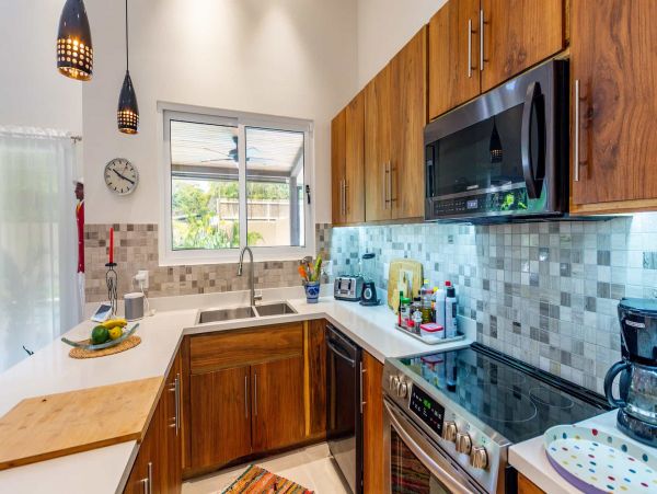 Gorgeous 3 Bedroom Home with Pool Near Beach