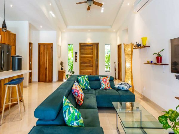 Gorgeous 3 Bedroom Home with Pool Near Beach