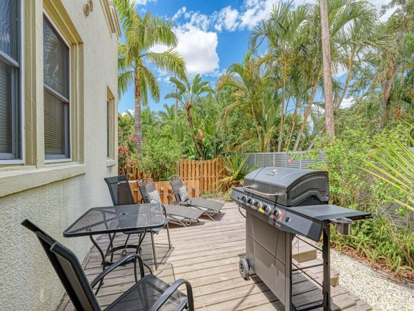 Sarasota Vacation Pool Home Three Bedroom with Guest House