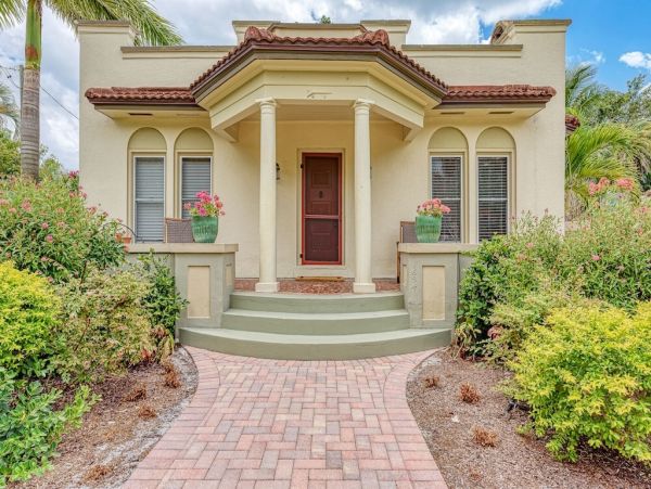 Sarasota Vacation Pool Home Three Bedroom with Guest House