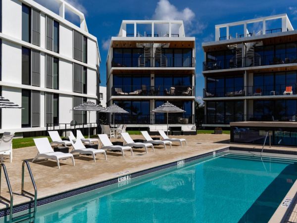 Palm Beach Condo 1027079