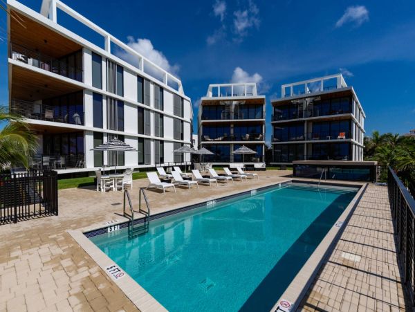 Palm Beach Condo 1027079