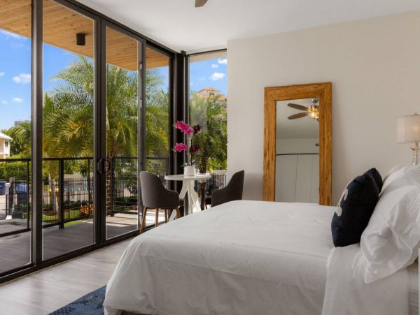Palm Beach Condo 1027079