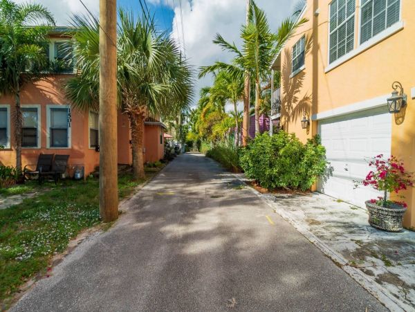 Palm Beach Condo 1027083
