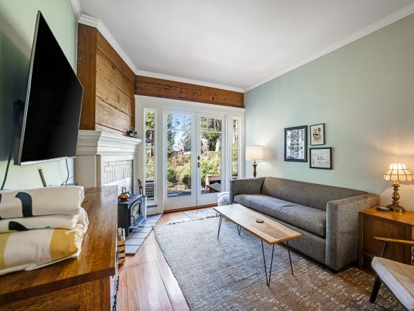 Mendocino Home 1027089