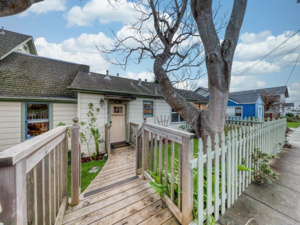 Mendocino Home 1027092