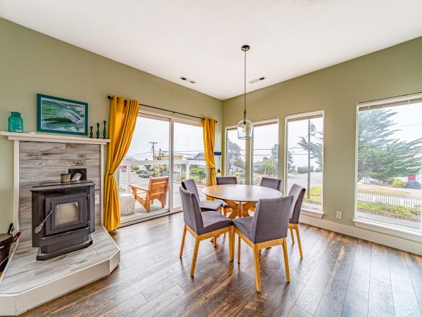Mendocino Home 1027093
