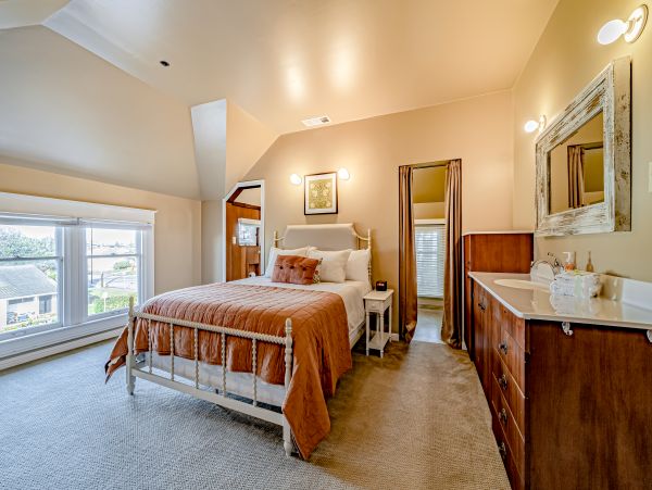 Mendocino Home 1027094