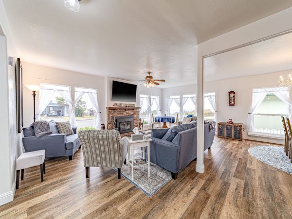 Mendocino Home 1027095