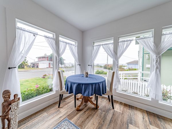 Mendocino Home 1027095