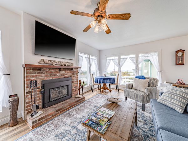 Mendocino Home 1027095