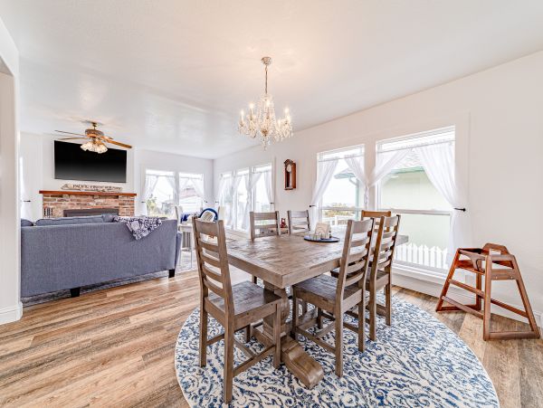Mendocino Home 1027095