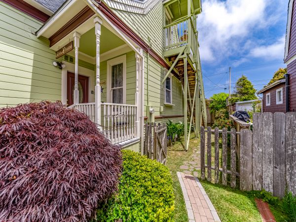 Mendocino Home 1027098