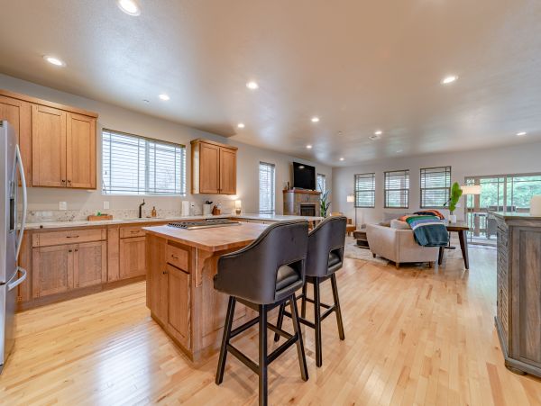 Mendocino Home 1027101