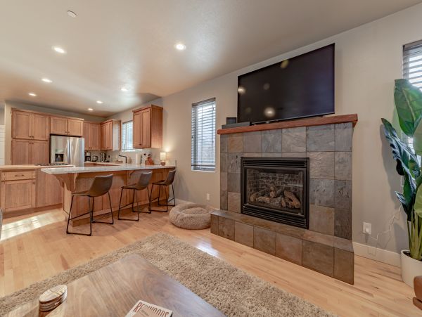 Mendocino Home 1027105