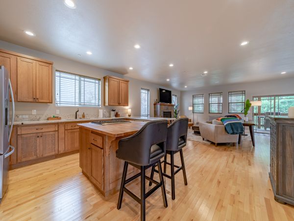Mendocino Home 1027105