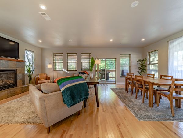 Mendocino Home 1027105