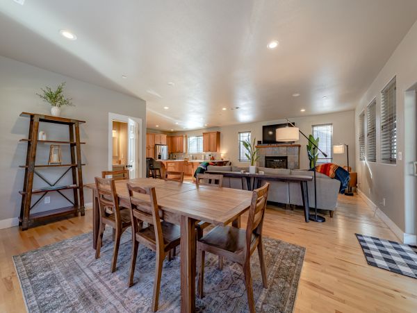 Mendocino Home 1027105