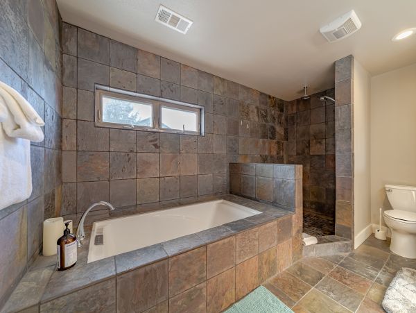 Mendocino Home 1027105
