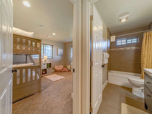 Mendocino Home 1027105