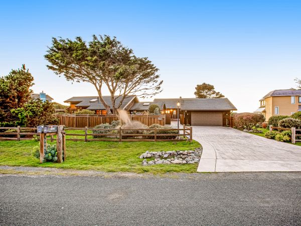 Mendocino Home 1027122