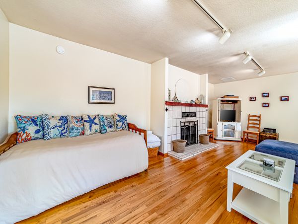 Mendocino Home 1027125