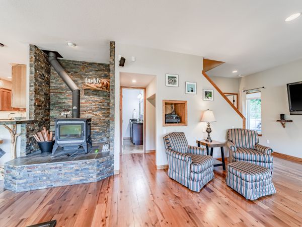 Mendocino Home 1027128