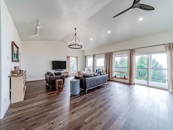 Mendocino Home 1027133