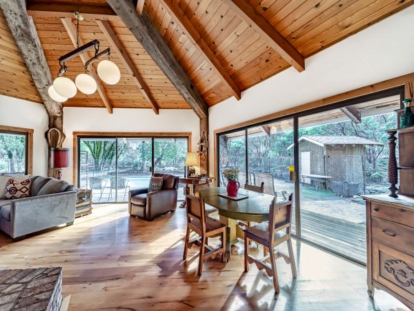 Mendocino Home 1027134