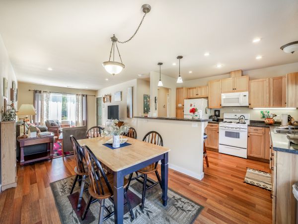 Mendocino Home 1027155