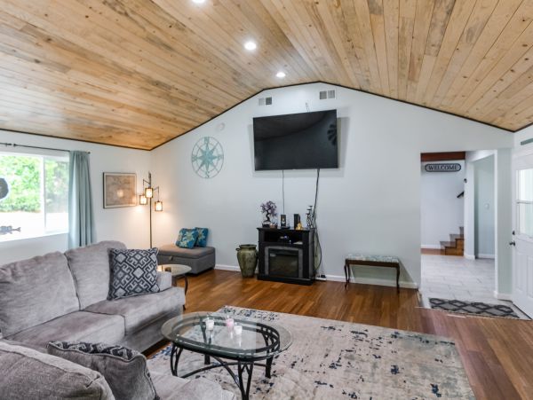 Mendocino Home 1027160
