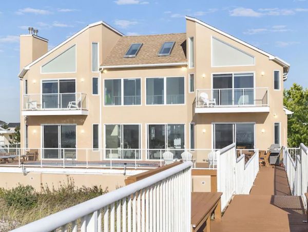Oceanfront Vacation Home in West Hampton Sleeps 16 Guests