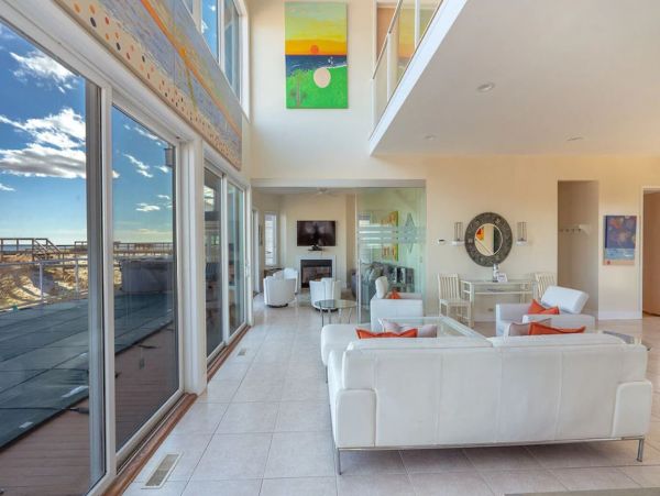 Oceanfront Vacation Home in West Hampton Sleeps 16 Guests