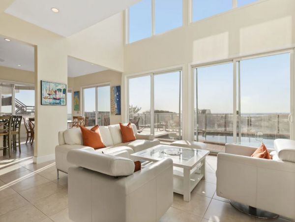 Oceanfront Vacation Home in West Hampton Sleeps 16 Guests