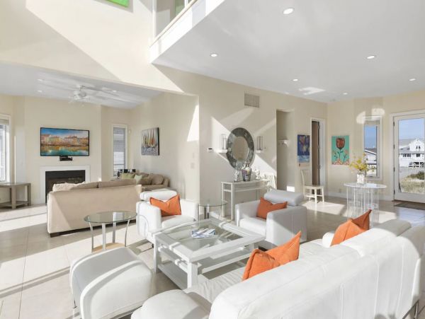 Oceanfront Vacation Home in West Hampton Sleeps 16 Guests