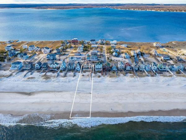 Oceanfront Vacation Home in West Hampton Sleeps 16 Guests