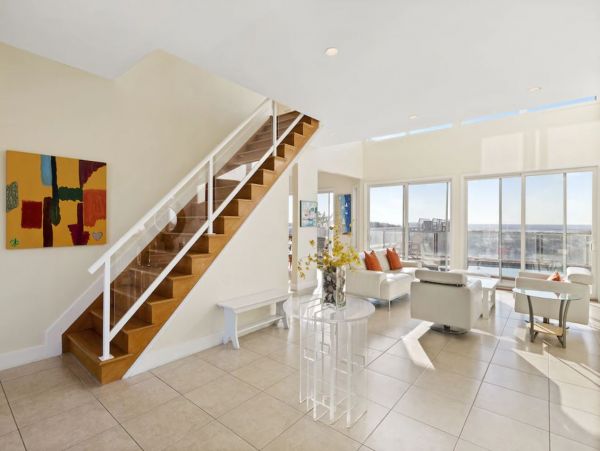 Oceanfront Vacation Home in West Hampton Sleeps 16 Guests