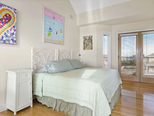 Oceanfront Vacation Home in West Hampton Sleeps 16 Guests