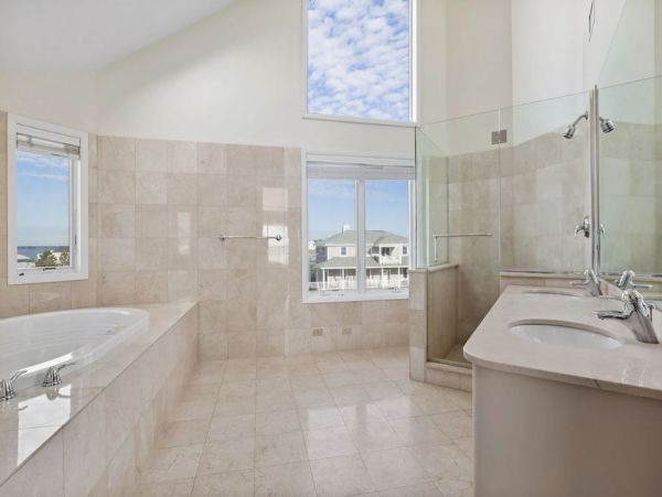 Oceanfront Vacation Home in West Hampton Sleeps 16 Guests