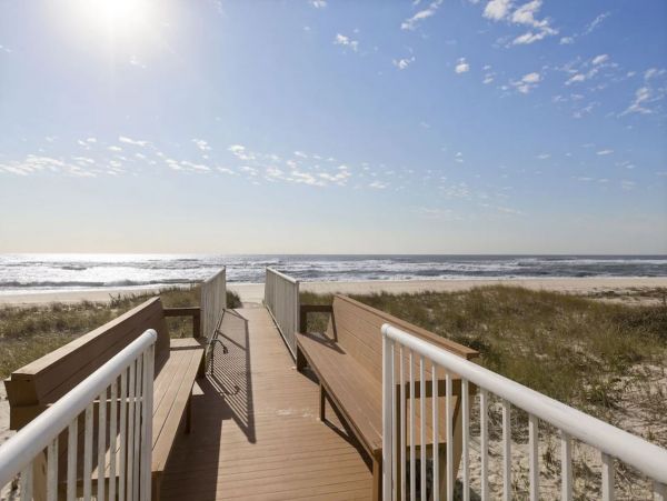 Oceanfront Vacation Home in West Hampton Sleeps 16 Guests