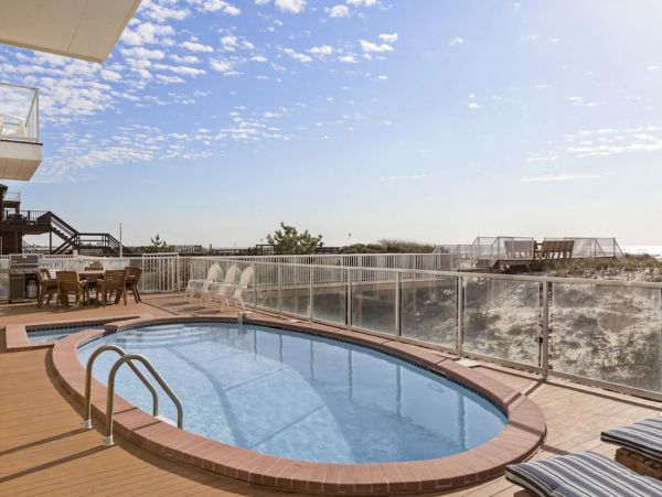 Oceanfront Vacation Home in West Hampton Sleeps 16 Guests
