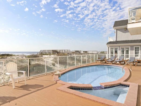 Oceanfront Vacation Home in West Hampton Sleeps 16 Guests