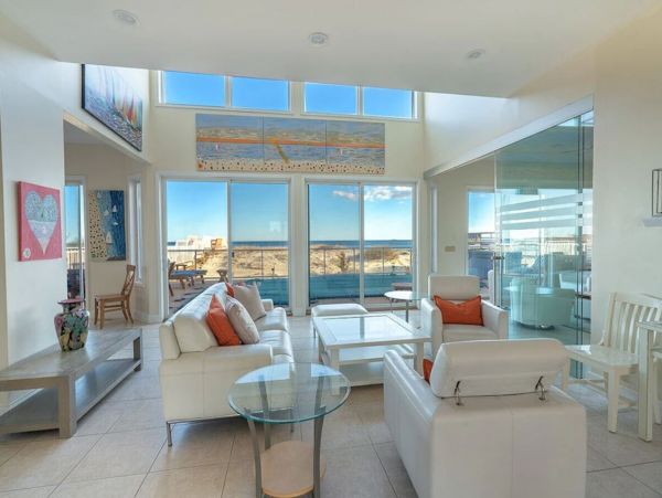 Oceanfront Vacation Home in West Hampton Sleeps 16 Guests