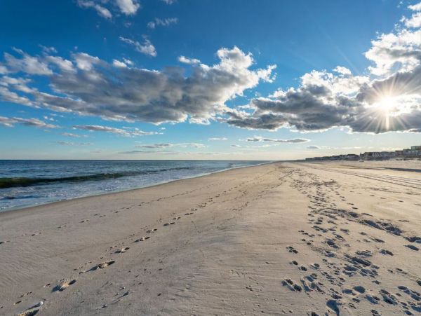 Oceanfront Vacation Home in West Hampton Sleeps 16 Guests