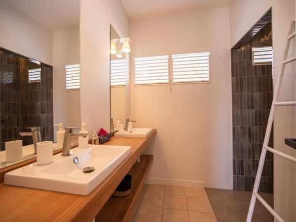 Martinique Home 1027228