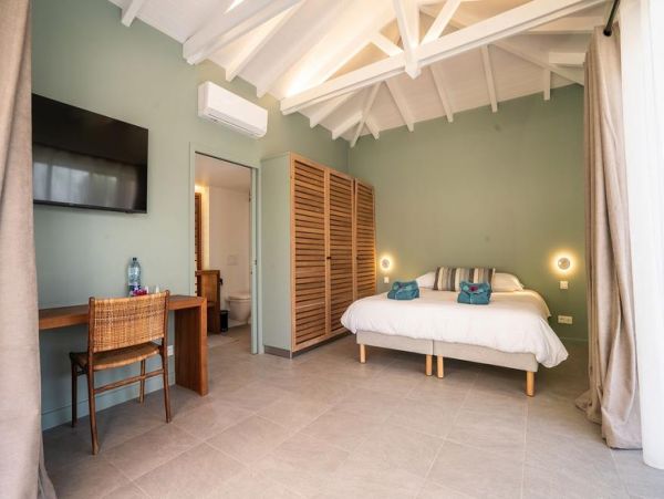 Martinique Home 1027228